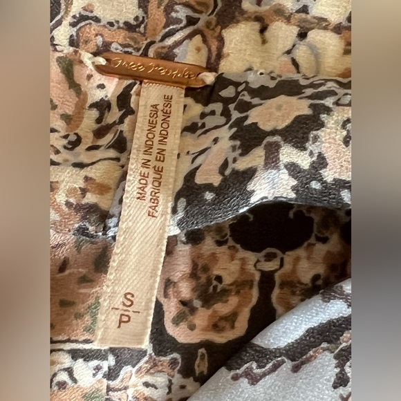 FREE PEOPLE GENEROUS SMALL SLEEVELESS BLOUSE; tank. Could easily fit medium. - Picture 12 of 14